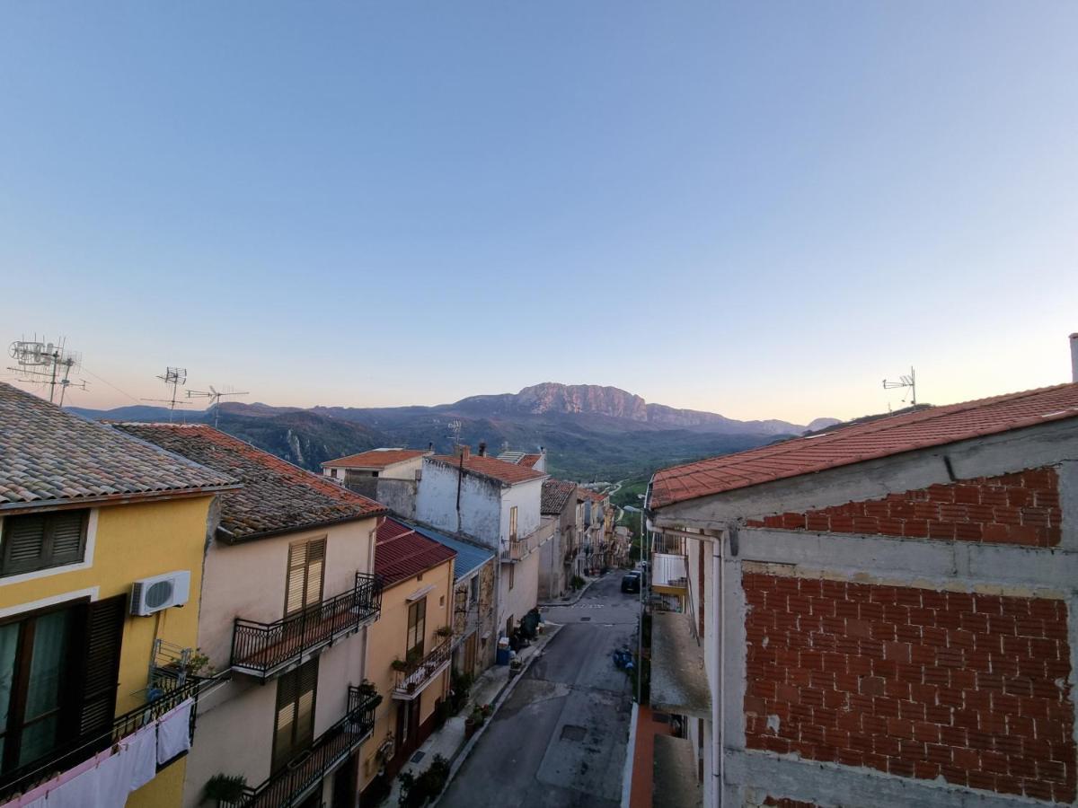 Casa Di Mamma Apartman Godrano Kültér fotó