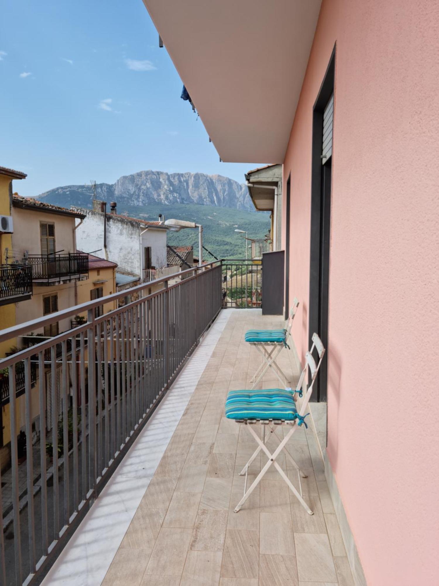 Casa Di Mamma Apartman Godrano Kültér fotó